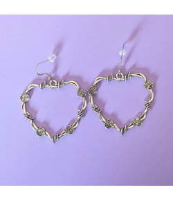 Boucles d'oreilles coeurs, barbelés et roses