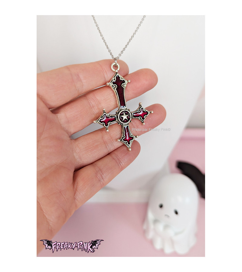 Collier Croix Inversée Rouge