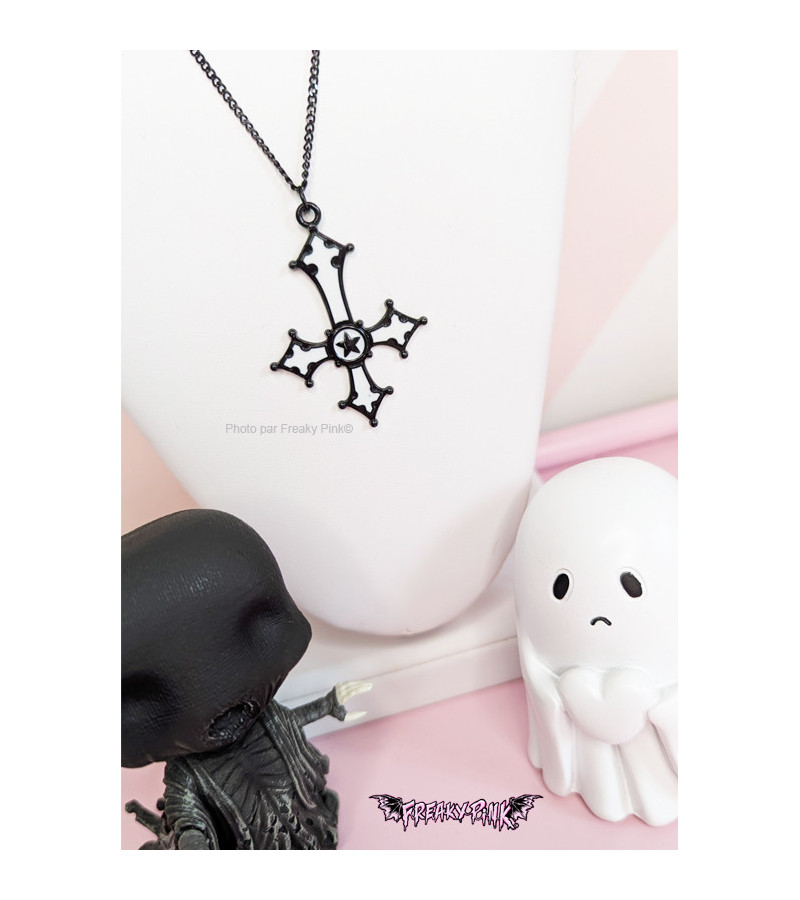Collier Croix Inversée Blanche