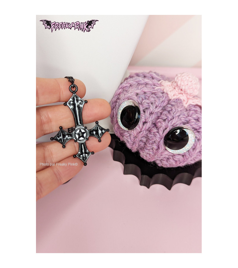 Collier Croix Inversée Noire