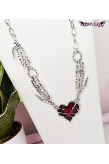 Collier Coeur Rouge Mains Squelettes