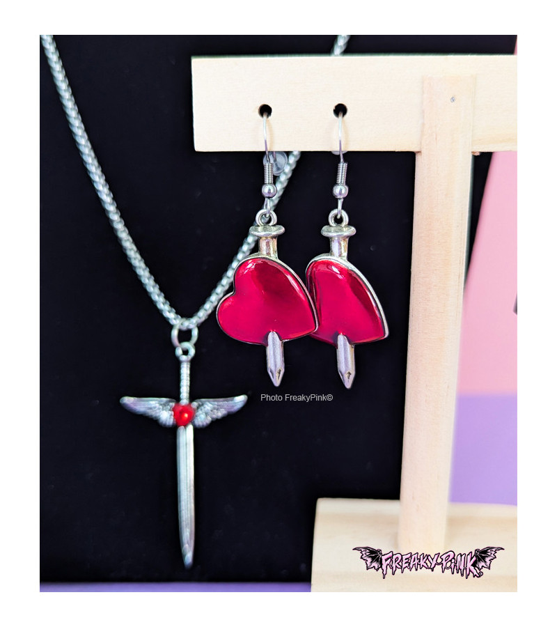 Collier Epée Ailée Coeur Rouge