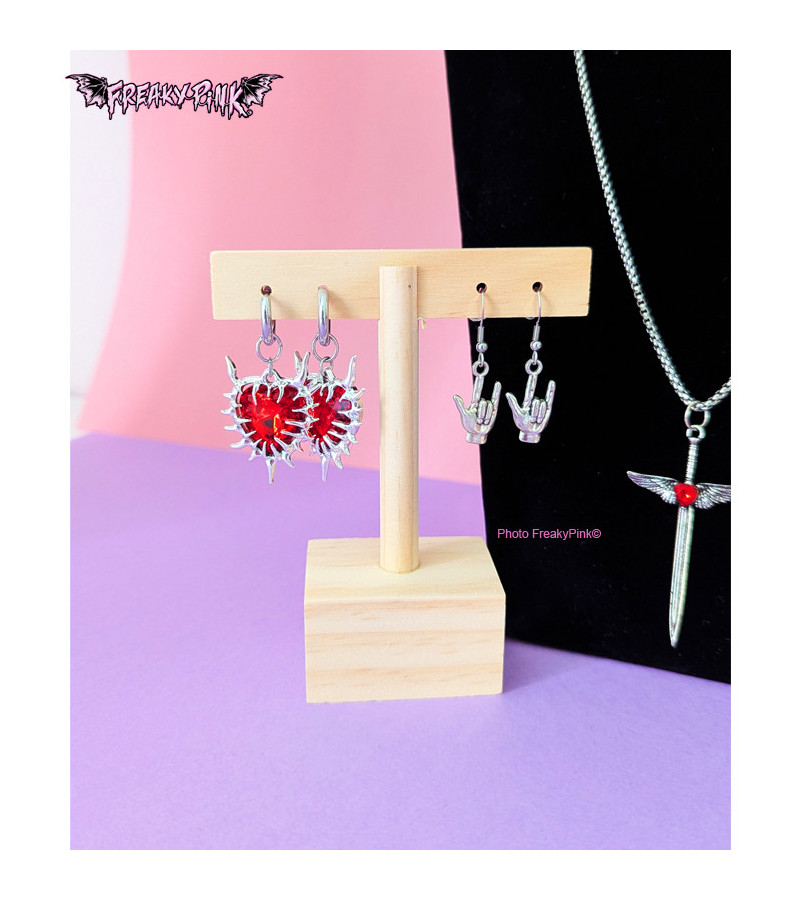 Boucles D'Oreilles Coeurs Piques Rouges Fermoir Inoxydable Freaky Pink