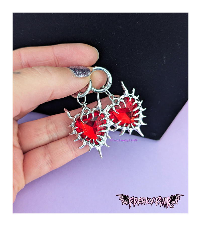Boucles D'Oreilles Coeurs Piques Rouges Fermoir Inoxydable Freaky Pink