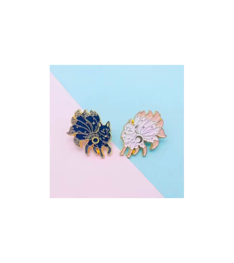 White And Gold Fox Pin
