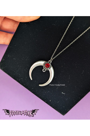 Collier Croissant De Lune Pierre Rouge Freaky Pink
