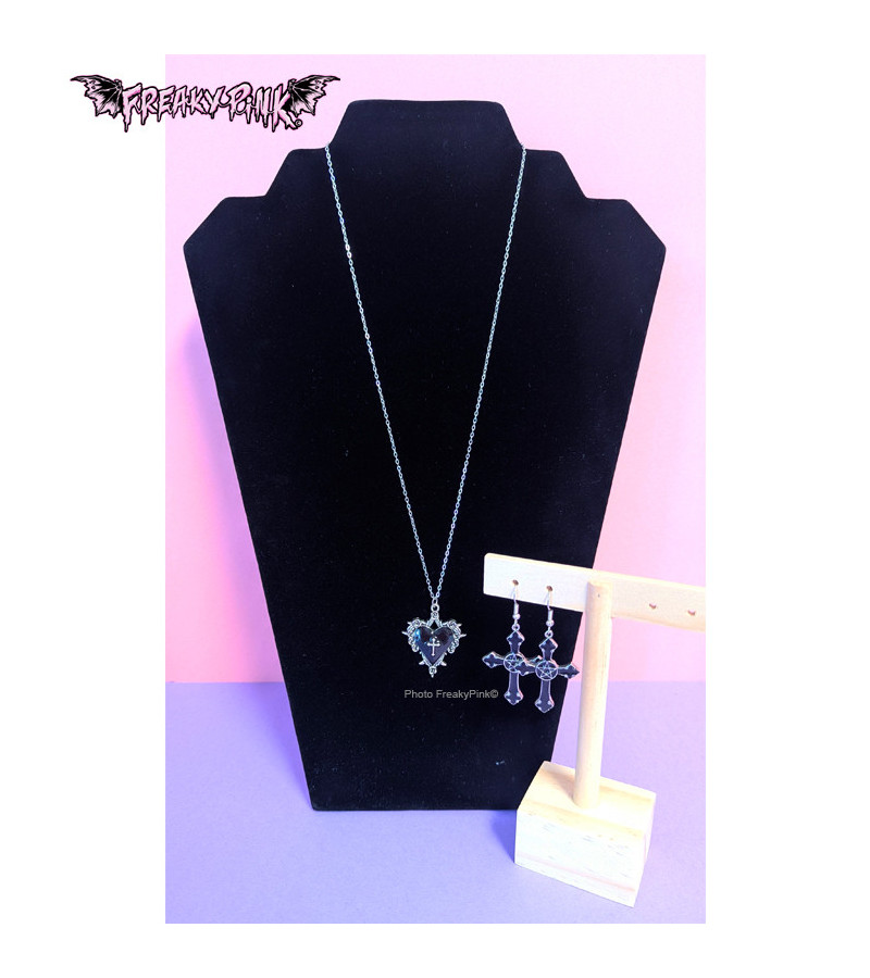Collier Coeur Gothique Noir Freaky Pink