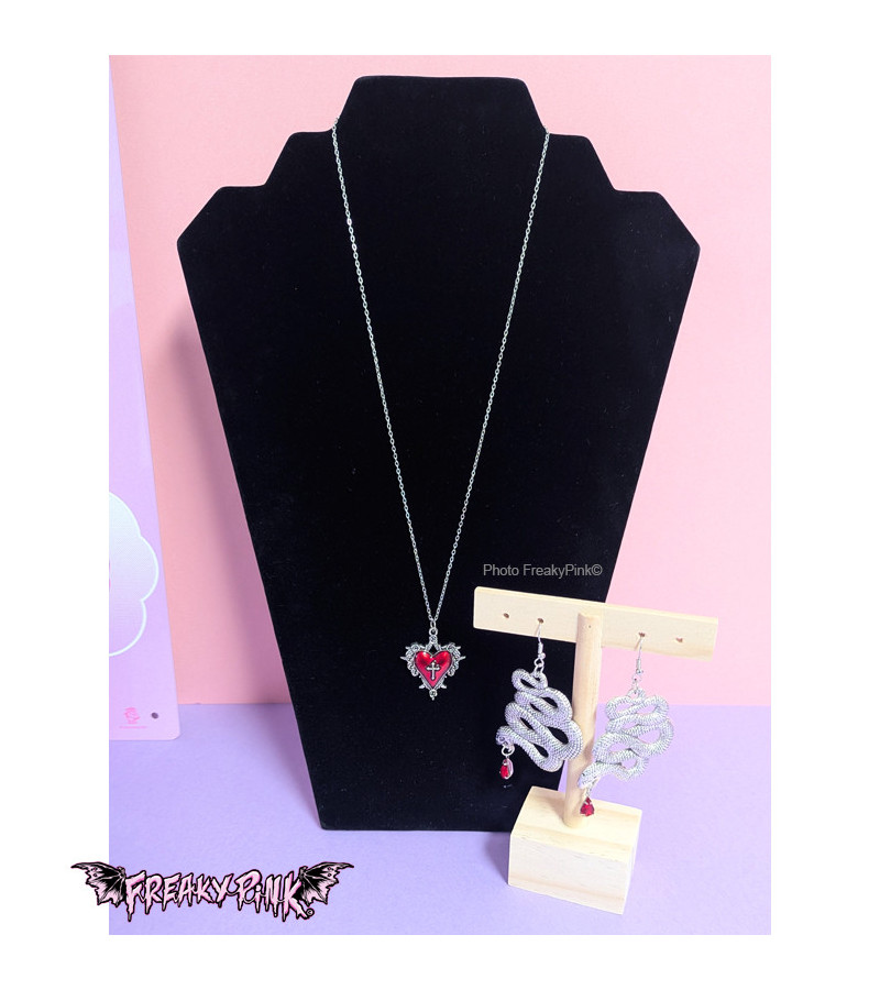 Collier Coeur Gothique Rouge Freaky Pink