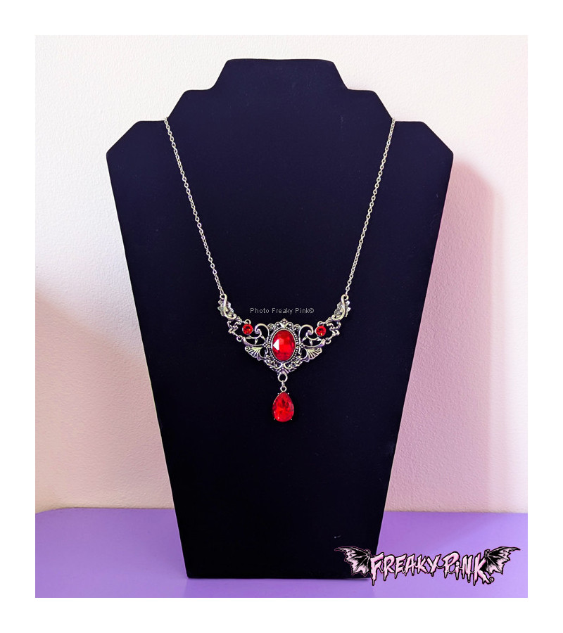 Collier Gothique Dentelé Pierre Rouge