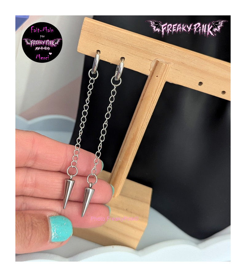 Boucles D'Oreilles Chaines Et Piques Freaky Pink