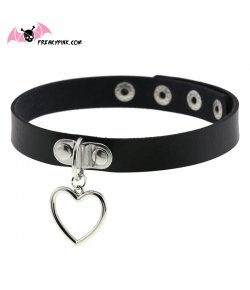 Choker pendentif coeur noir