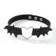 Choker ailes de chauve-souris noires et cœur