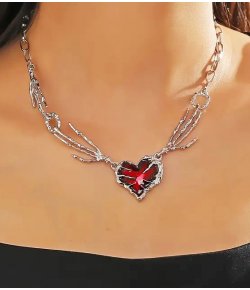 Collier coeur rouge mains squelettes